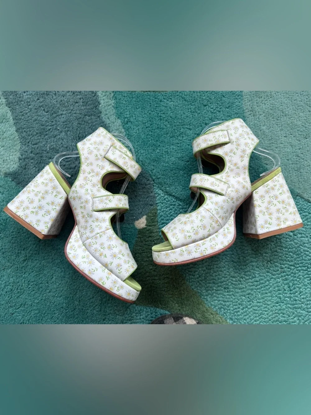 Fluevog NEARLY NEW Picnic Charleson white/green daisies buckle platform sandal-9 - Picture 11 of 16